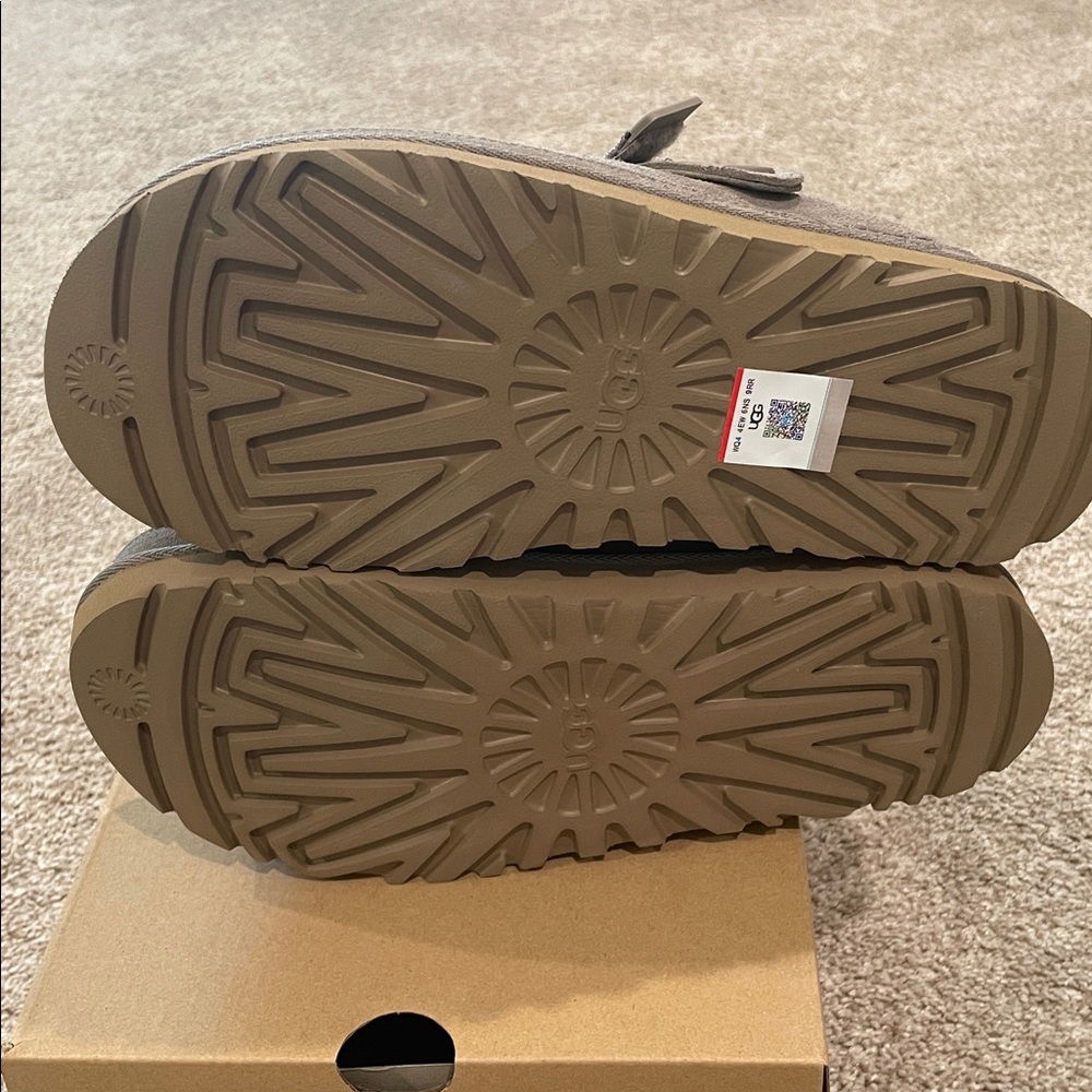 Ugg - Picture 5 of 6
